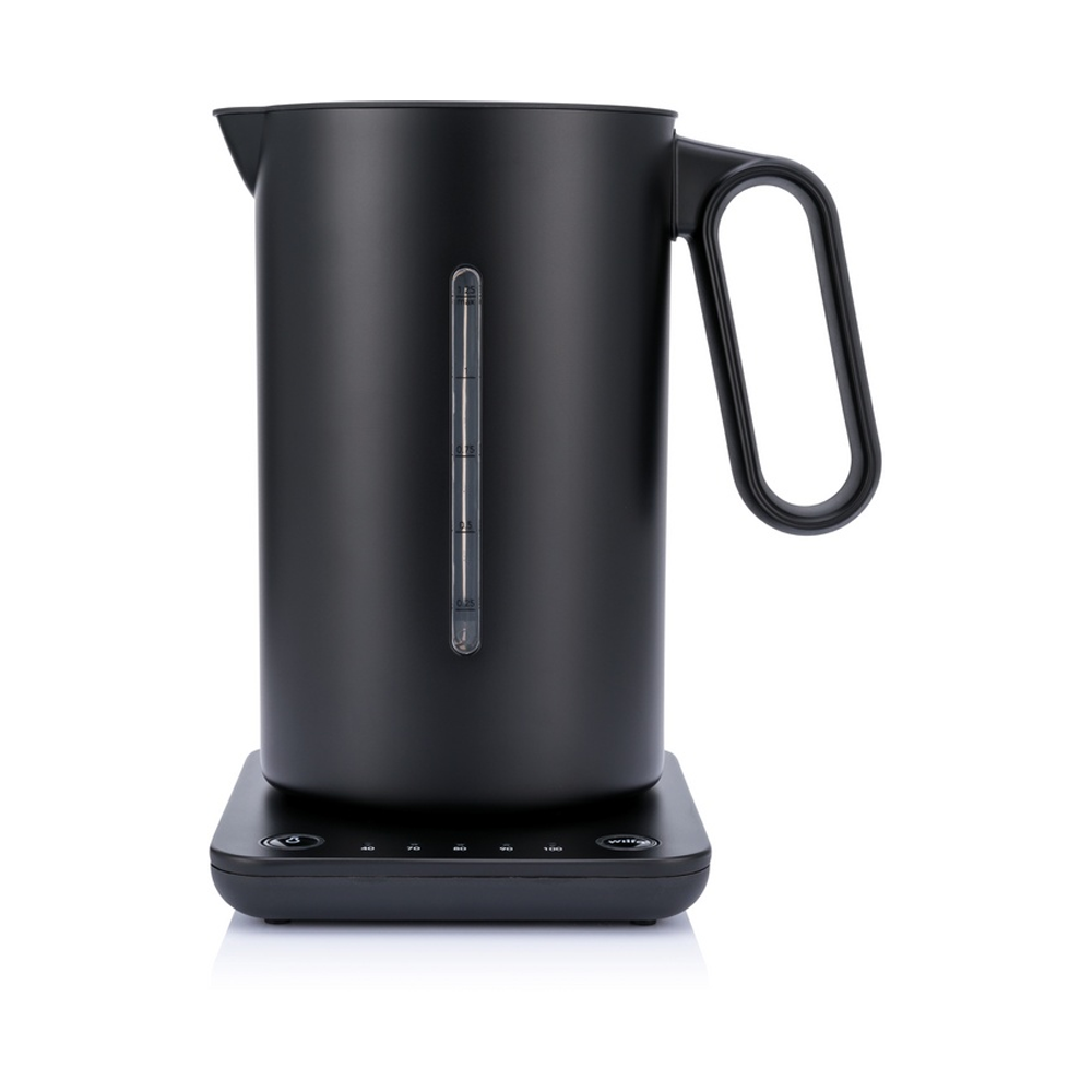 Schwarzer Wasserkocher auf weissem Hintergrund